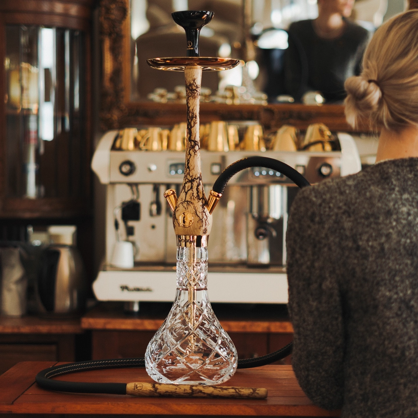 Luxury Wookah Grom Bloom Hookah – Elegant Design with Natural Wood & Glass Base